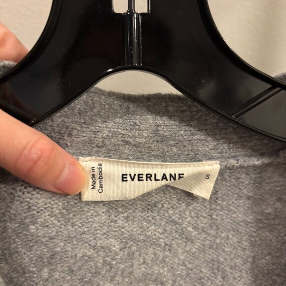 Everlane Cocoon Cardigan in Plush Cotton - Picture 5 of 6